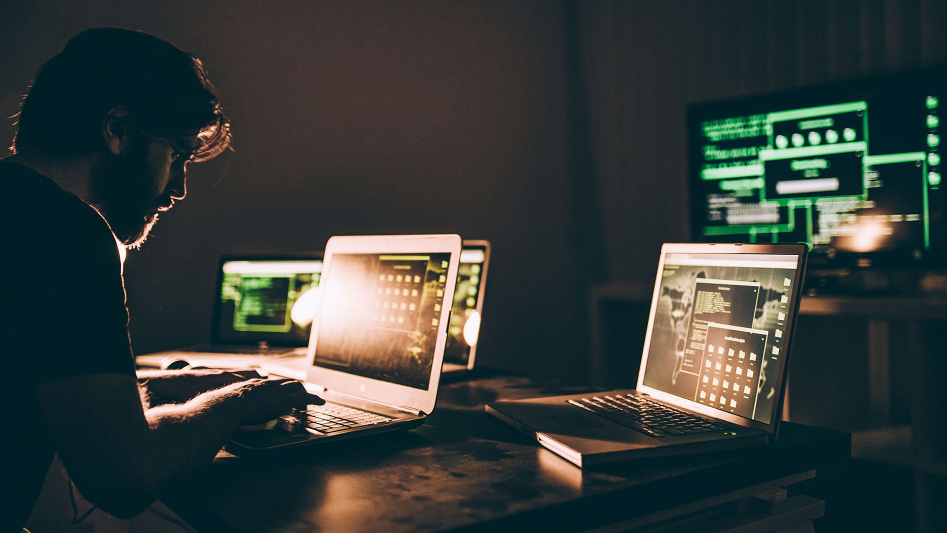 Supply Chain Risk: Exploiting Abandoned Domains of Linux Package Maintainers